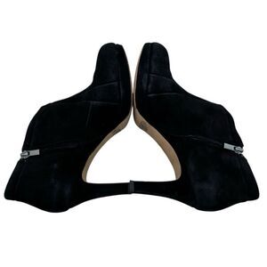 Clarks Artisan Comfort Sole Black Suede Ankle Boots 3 1/2" Heels 8 Medium